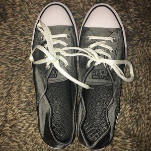 NWOT Converse Low Cut